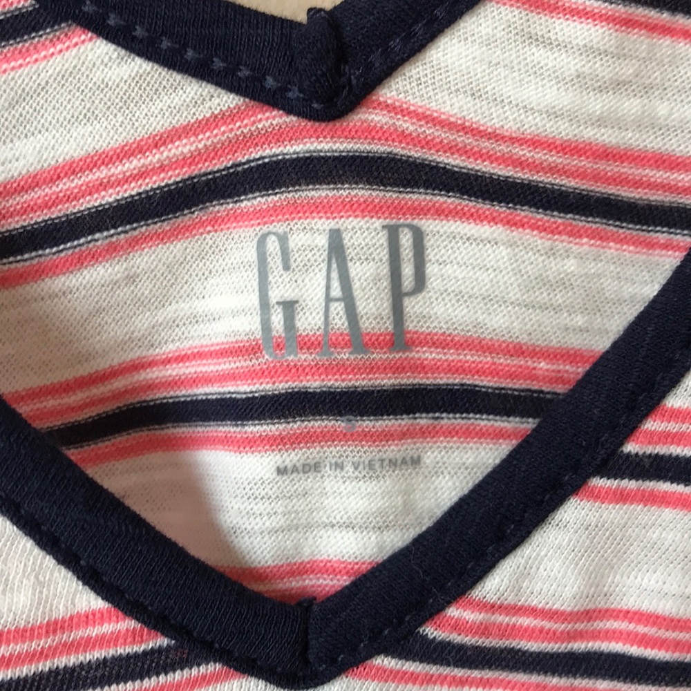 GAP Tank Top - Picture 3 of 4